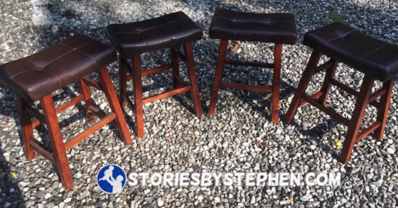 I also got tons of requests for these bar stools. They were one of the 1st items to go, as Theresa's brother-in-law bought them at 6:30 am.